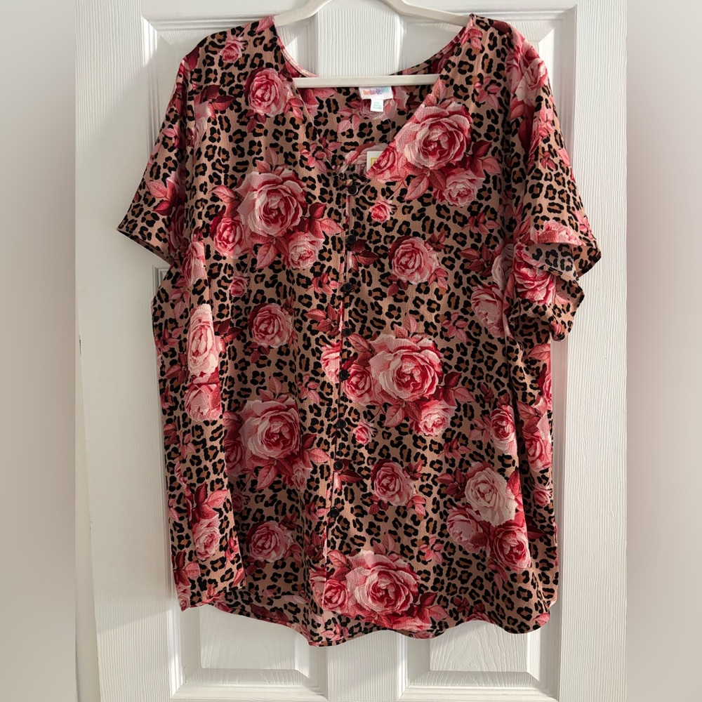 BNWT LULAROE LEAIPARD PRINT BLOUSE SIZE 2X